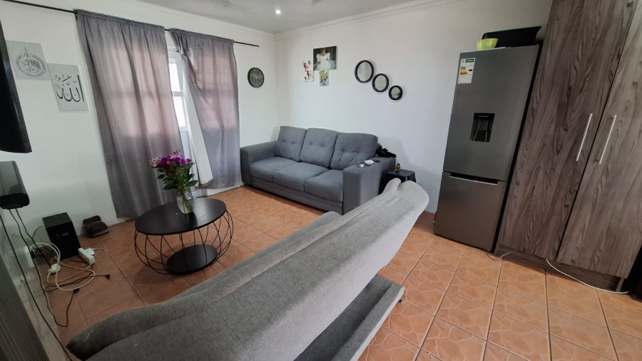 2 Bedroom Property for Sale in Lentegeur Western Cape